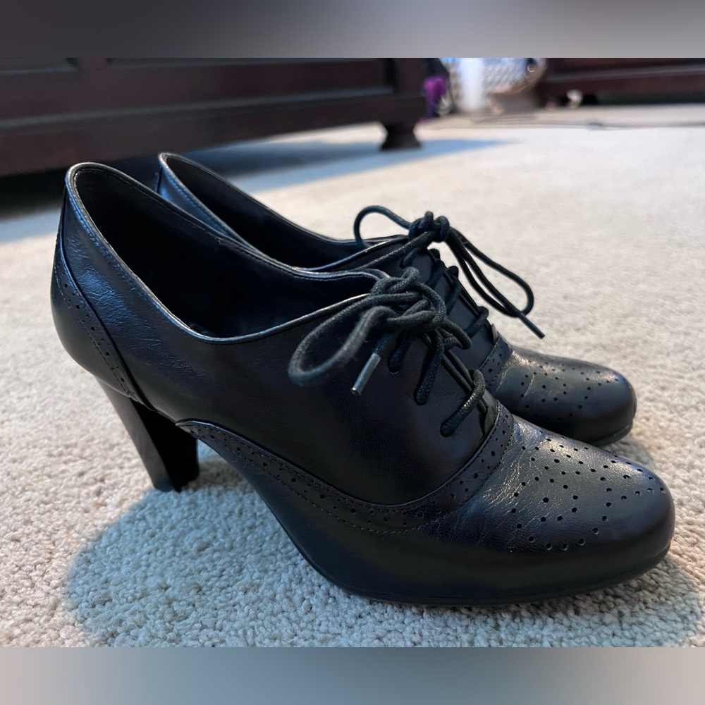 Adrienne Vittadini Pennsville Oxford lace up pumps